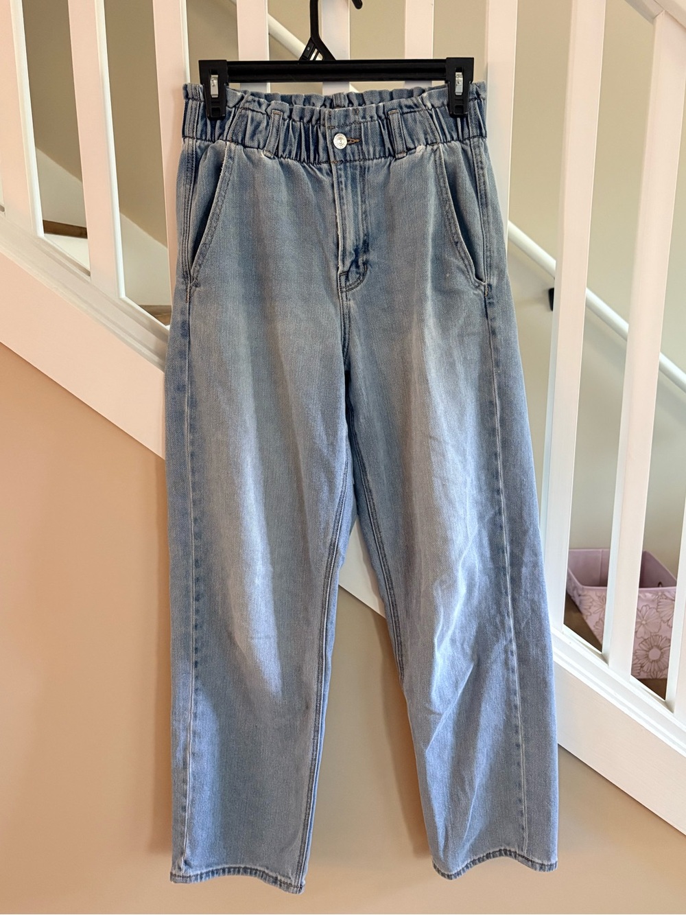 American Eagle Elastic Waist Mom/Boyfriend Jean